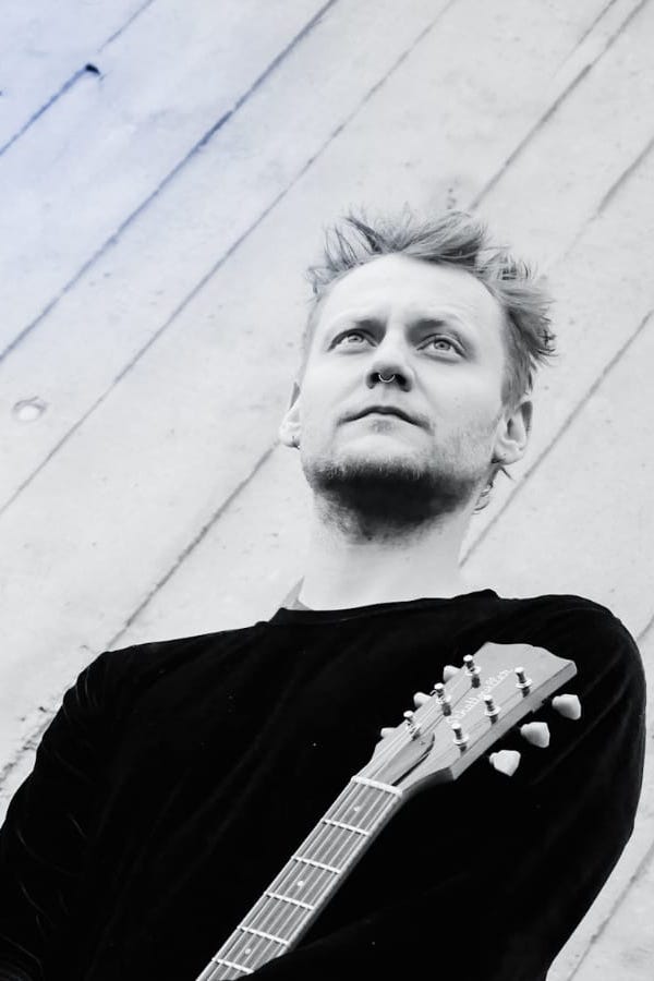 guitarist; Reto Weiche, Gitarrist, contemporary music, classical music, guitar teacher, Gitarrenlehrer, Gitarrenunterricht